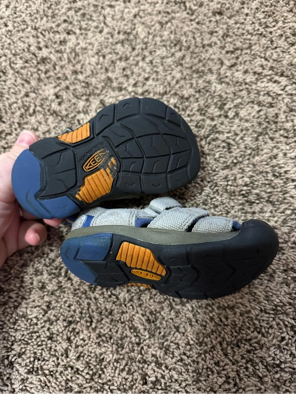 Kids keen size 4 Gray and Blue Outdoor Sandals